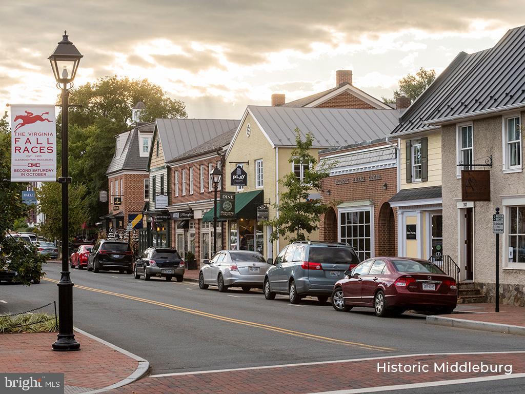 400 MARTINGALE RIDGE DR, MIDDLEBURG, Virginia 20117, 2 Bedrooms Bedrooms, ,2 BathroomsBathrooms,Residential,For sale,400 MARTINGALE RIDGE DR,VALO2087514 MLS # VALO2087514