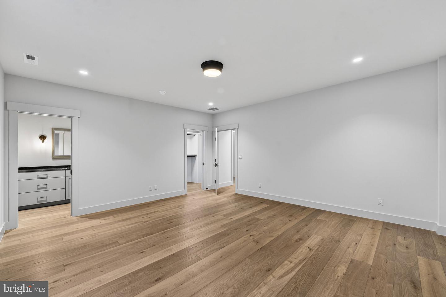 4 FOXTROT KNOLL LN, MIDDLEBURG, Virginia 20117, 4 Bedrooms Bedrooms, ,4 BathroomsBathrooms,Residential,For sale,4 FOXTROT KNOLL LN,VALO2087682 MLS # VALO2087682