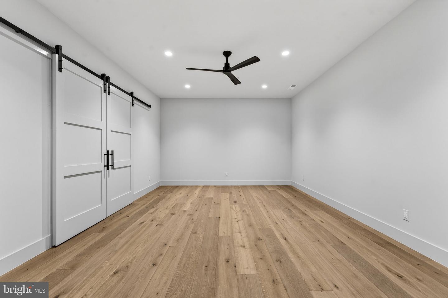 4 FOXTROT KNOLL LN, MIDDLEBURG, Virginia 20117, 4 Bedrooms Bedrooms, ,4 BathroomsBathrooms,Residential,For sale,4 FOXTROT KNOLL LN,VALO2087682 MLS # VALO2087682