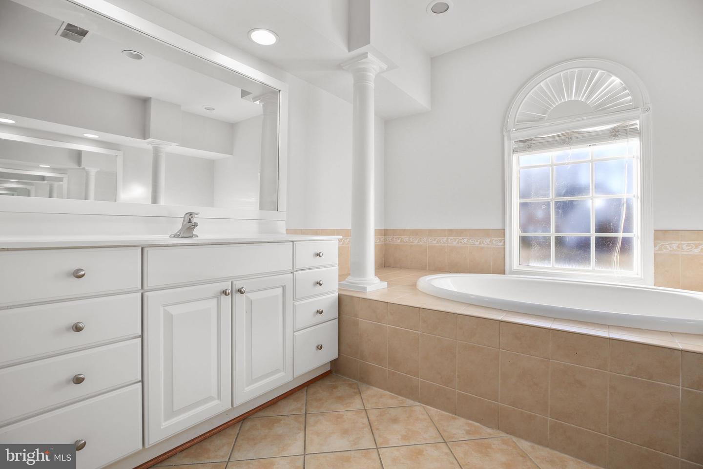 6617 BROAD CREEK OVERLOOK, FREDERICKSBURG, Virginia 22407, 4 Bedrooms Bedrooms, ,3 BathroomsBathrooms,Residential,For sale,6617 BROAD CREEK OVERLOOK,VASP2038386 MLS # VASP2038386