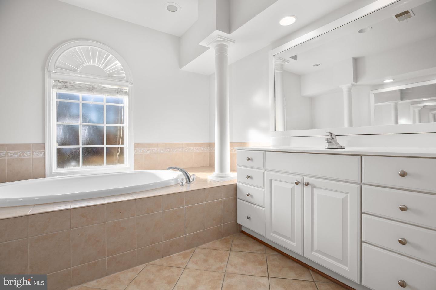 6617 BROAD CREEK OVERLOOK, FREDERICKSBURG, Virginia 22407, 4 Bedrooms Bedrooms, ,3 BathroomsBathrooms,Residential,For sale,6617 BROAD CREEK OVERLOOK,VASP2038386 MLS # VASP2038386