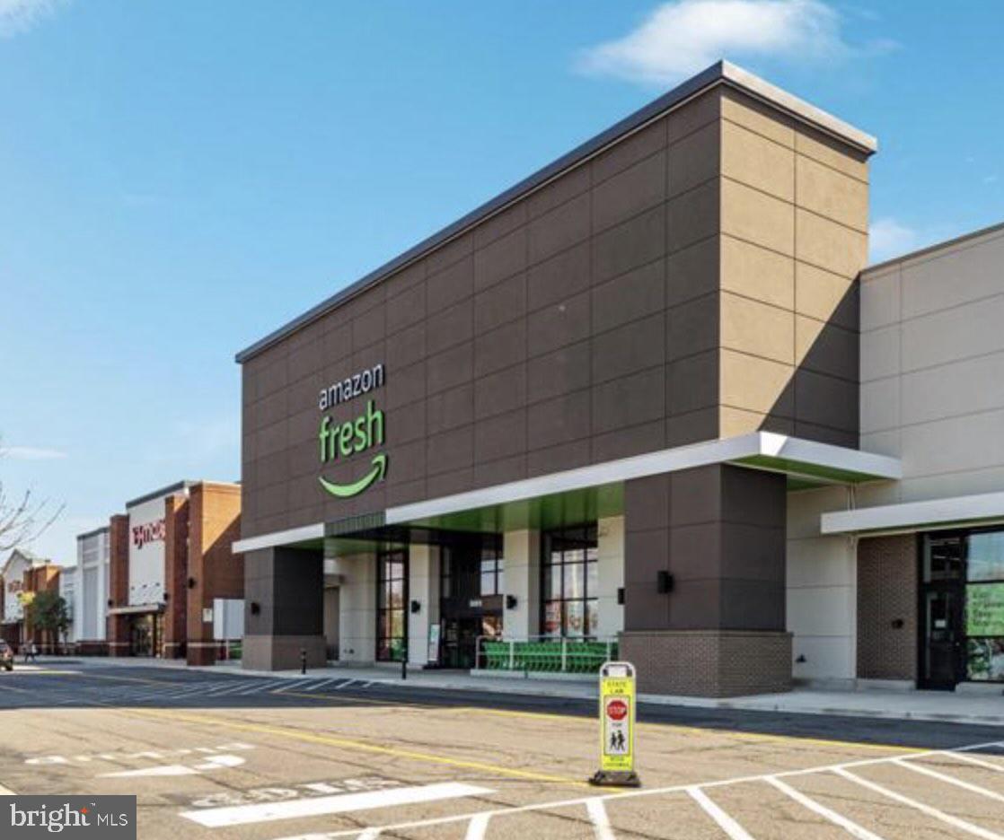 234 WESMOND DR, ALEXANDRIA, Virginia 22305, 2 Bedrooms Bedrooms, ,2 BathroomsBathrooms,Residential,For sale,234 WESMOND DR,VAAX2052808 MLS # VAAX2052808