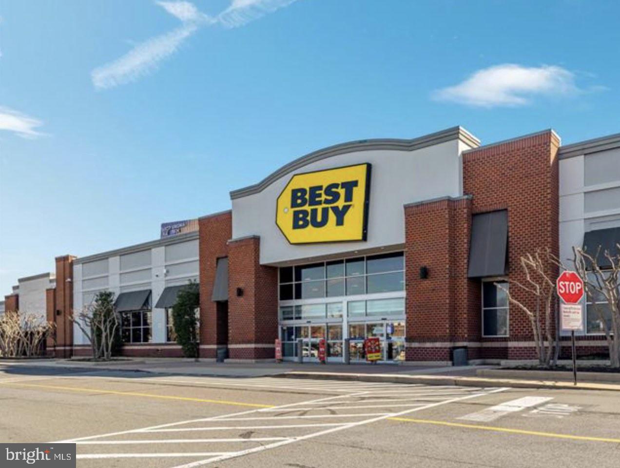 234 WESMOND DR, ALEXANDRIA, Virginia 22305, 2 Bedrooms Bedrooms, ,2 BathroomsBathrooms,Residential,For sale,234 WESMOND DR,VAAX2052808 MLS # VAAX2052808