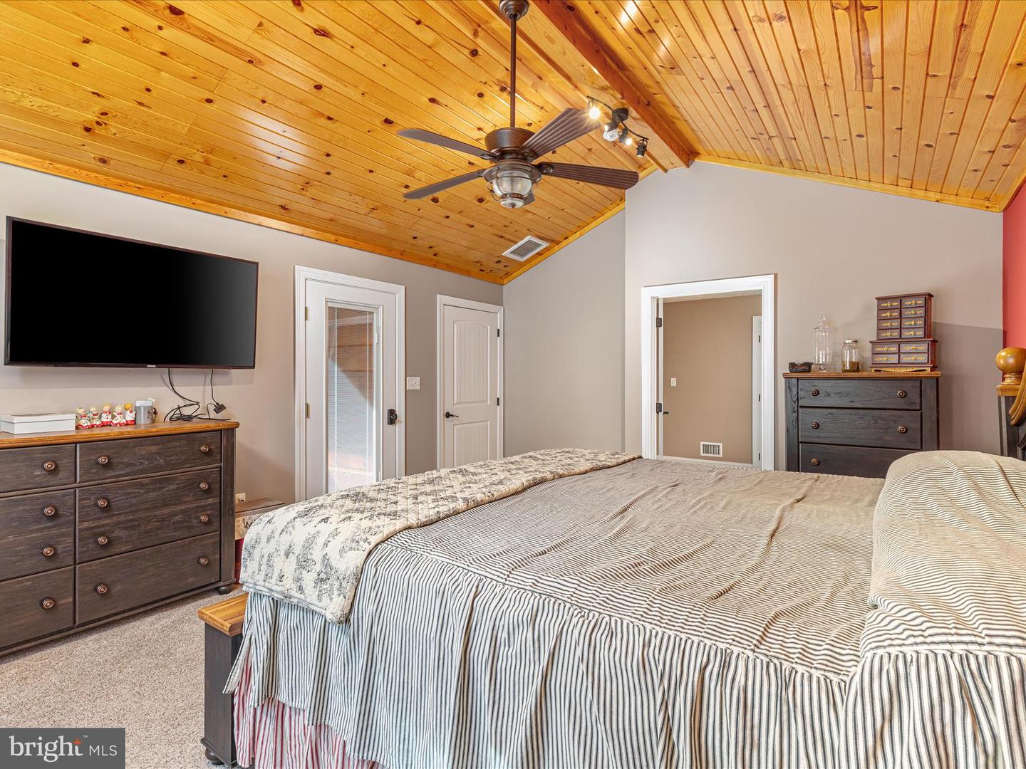 1996 BUCK MOUNTAIN RD, BENTONVILLE, Virginia 22610, 4 Bedrooms Bedrooms, ,3 BathroomsBathrooms,Residential,For sale,1996 BUCK MOUNTAIN RD,VAWR2013040 MLS # VAWR2013040