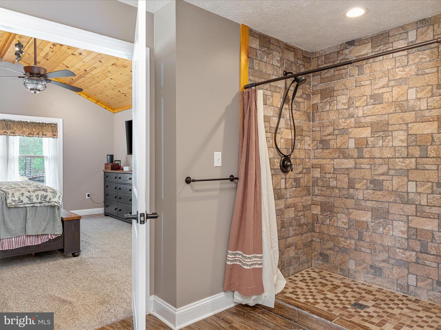 1996 BUCK MOUNTAIN RD, BENTONVILLE, Virginia 22610, 4 Bedrooms Bedrooms, ,3 BathroomsBathrooms,Residential,For sale,1996 BUCK MOUNTAIN RD,VAWR2013040 MLS # VAWR2013040