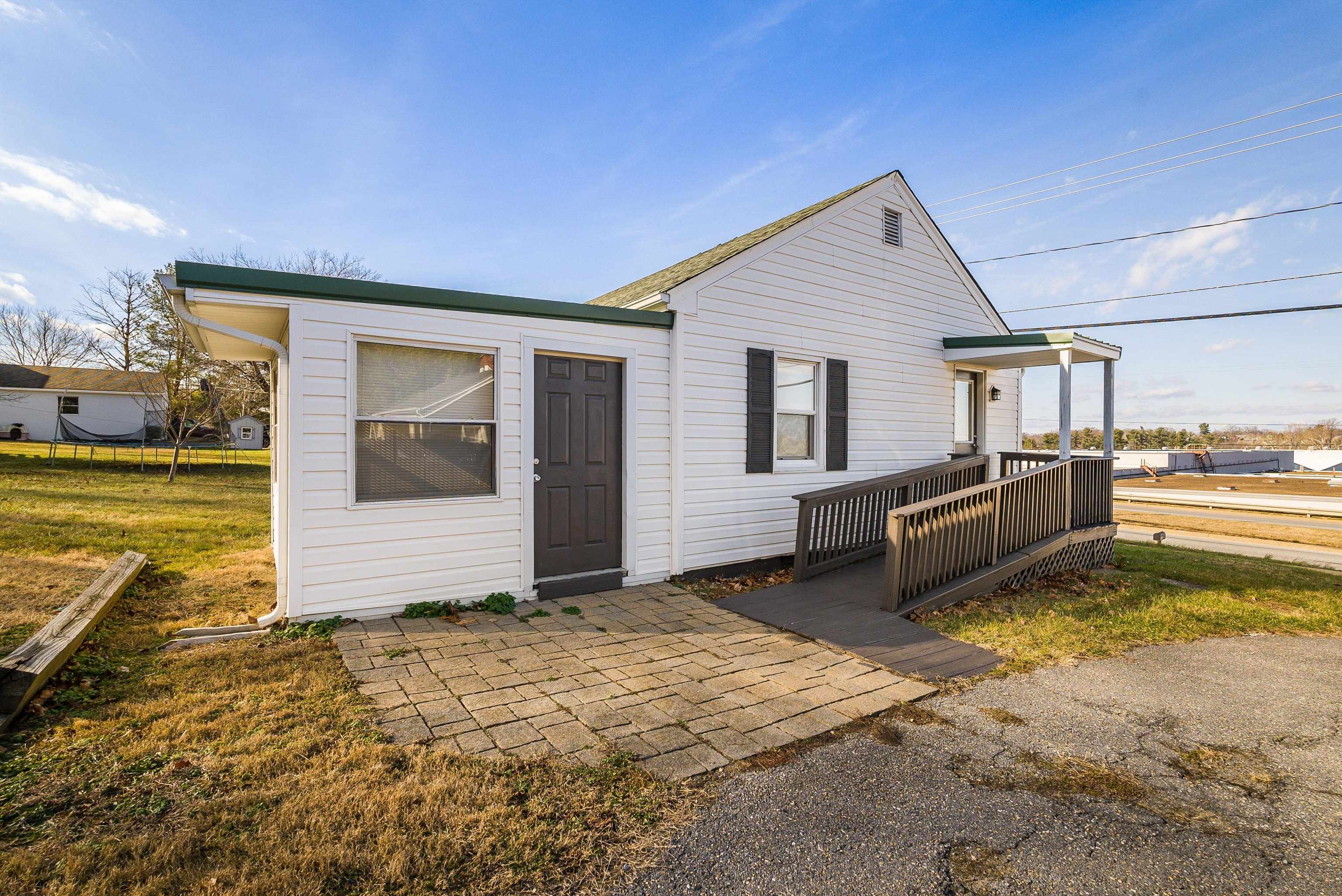 948 S DELPHINE AVE, WAYNESBORO, Virginia 22980, 2 Bedrooms Bedrooms, ,1 BathroomBathrooms,Residential,948 S DELPHINE AVE,672170 MLS # 672170 948 S DELPHINE AVE, WAYNESBORO, Virginia 22980, 2 Bedrooms Bedrooms, ,1 BathroomBathrooms,Residential,948 S DELPHINE AVE,672170 MLS # 672170