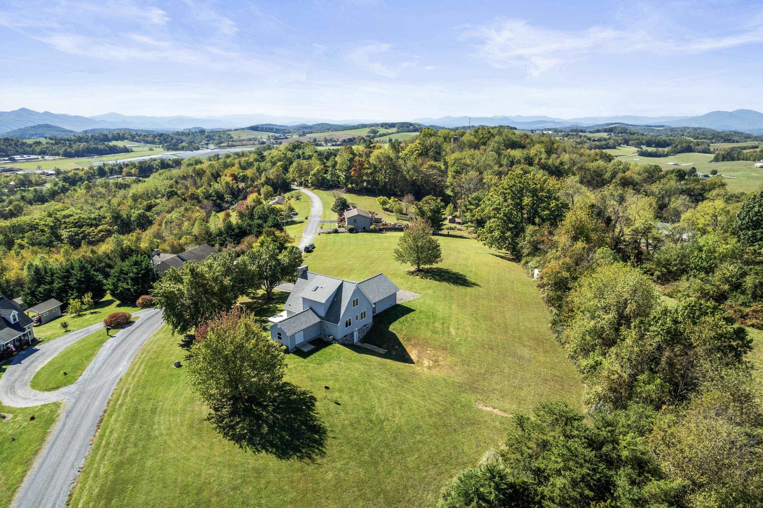 227 HUFFMAN LN, FAIRFIELD, Virginia 24435, 3 Bedrooms Bedrooms, ,2 BathroomsBathrooms,Residential,227 HUFFMAN LN,672172 MLS # 672172