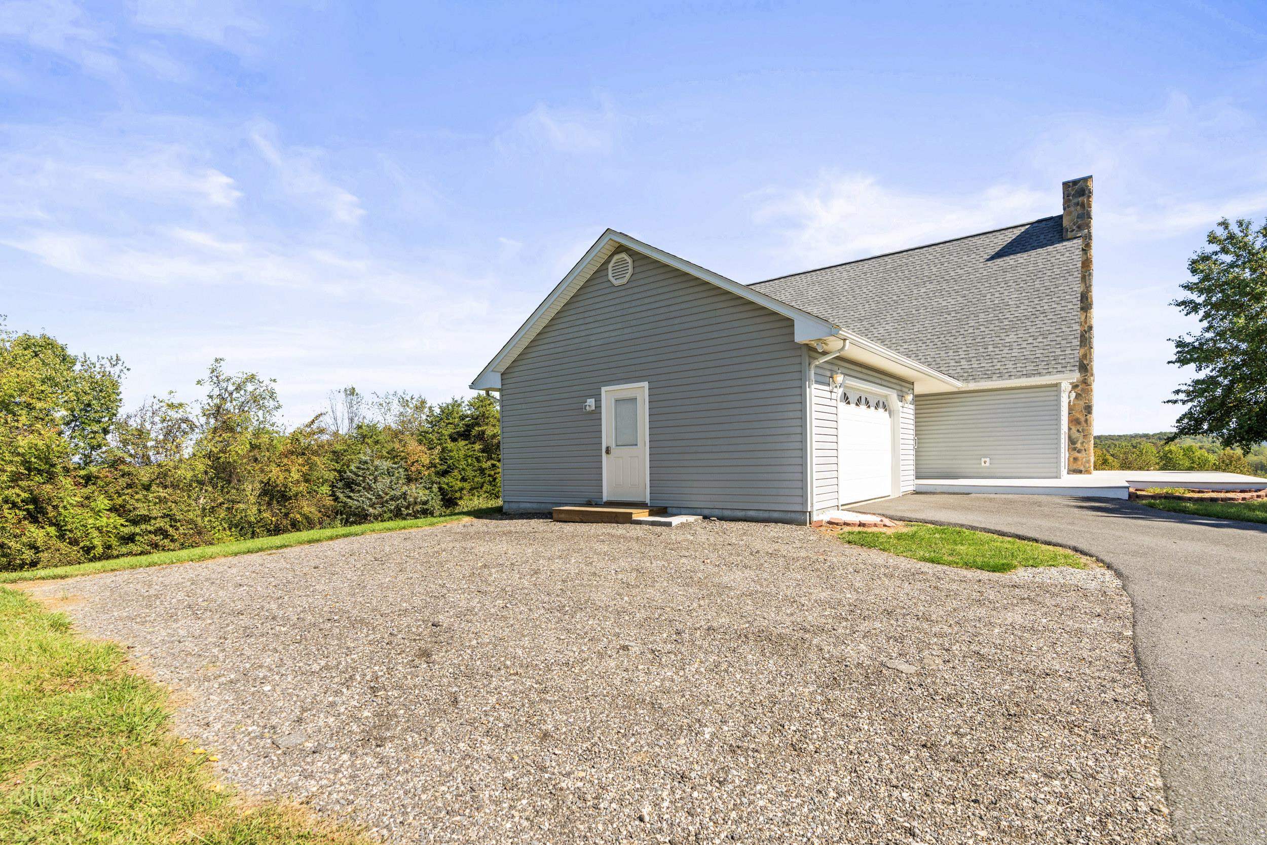 227 HUFFMAN LN, FAIRFIELD, Virginia 24435, 3 Bedrooms Bedrooms, ,2 BathroomsBathrooms,Residential,227 HUFFMAN LN,672172 MLS # 672172