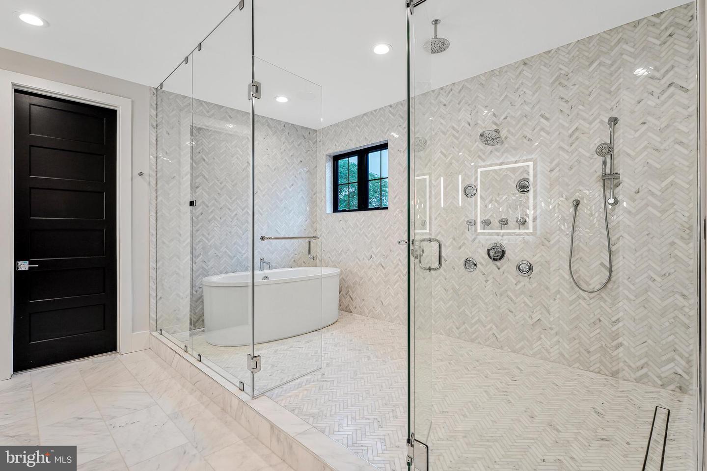 11410 WAPLES MILL RD, OAKTON, Virginia 22124, 5 Bedrooms Bedrooms, ,5 BathroomsBathrooms,Residential,For sale,11410 WAPLES MILL RD,VAFX2256968 MLS # VAFX2256968