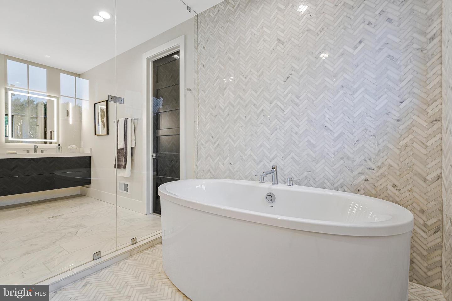 11410 WAPLES MILL RD, OAKTON, Virginia 22124, 5 Bedrooms Bedrooms, ,5 BathroomsBathrooms,Residential,For sale,11410 WAPLES MILL RD,VAFX2256968 MLS # VAFX2256968