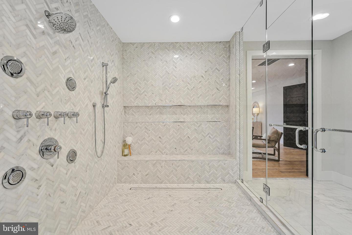 11410 WAPLES MILL RD, OAKTON, Virginia 22124, 5 Bedrooms Bedrooms, ,5 BathroomsBathrooms,Residential,For sale,11410 WAPLES MILL RD,VAFX2256968 MLS # VAFX2256968