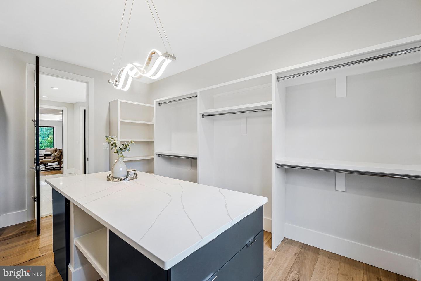 11410 WAPLES MILL RD, OAKTON, Virginia 22124, 5 Bedrooms Bedrooms, ,5 BathroomsBathrooms,Residential,For sale,11410 WAPLES MILL RD,VAFX2256968 MLS # VAFX2256968