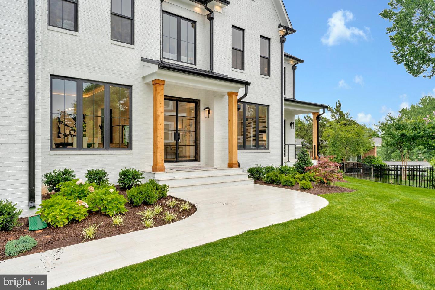 11410 WAPLES MILL RD, OAKTON, Virginia 22124, 5 Bedrooms Bedrooms, ,5 BathroomsBathrooms,Residential,For sale,11410 WAPLES MILL RD,VAFX2256968 MLS # VAFX2256968