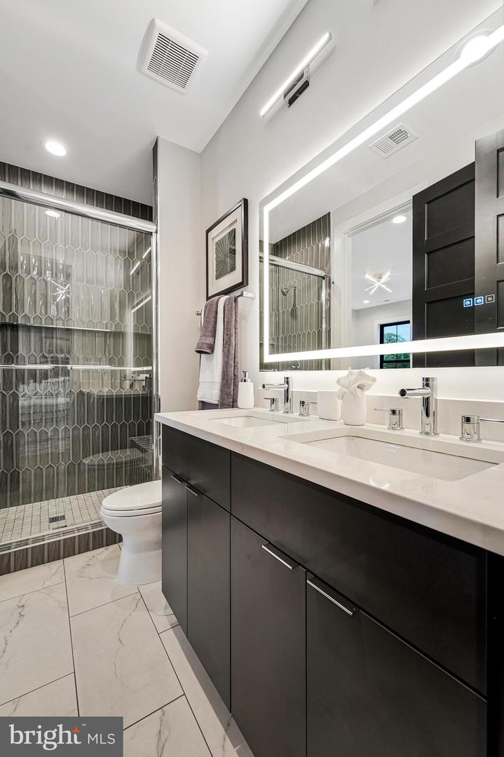 11410 WAPLES MILL RD, OAKTON, Virginia 22124, 5 Bedrooms Bedrooms, ,5 BathroomsBathrooms,Residential,For sale,11410 WAPLES MILL RD,VAFX2256968 MLS # VAFX2256968