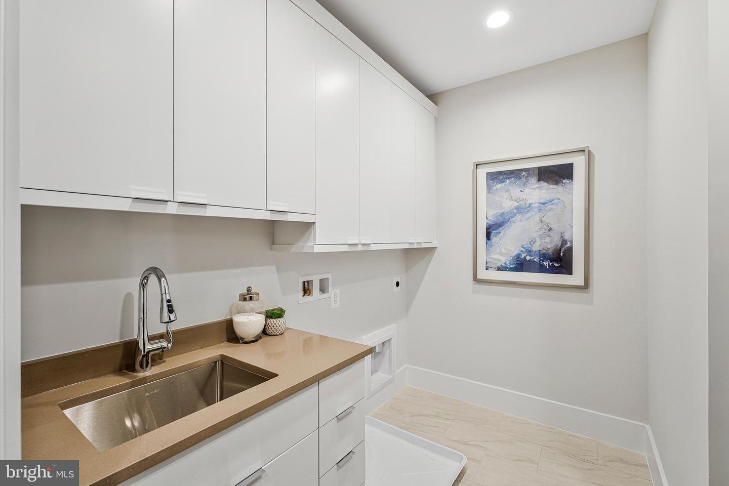 11410 WAPLES MILL RD, OAKTON, Virginia 22124, 5 Bedrooms Bedrooms, ,5 BathroomsBathrooms,Residential,For sale,11410 WAPLES MILL RD,VAFX2256968 MLS # VAFX2256968