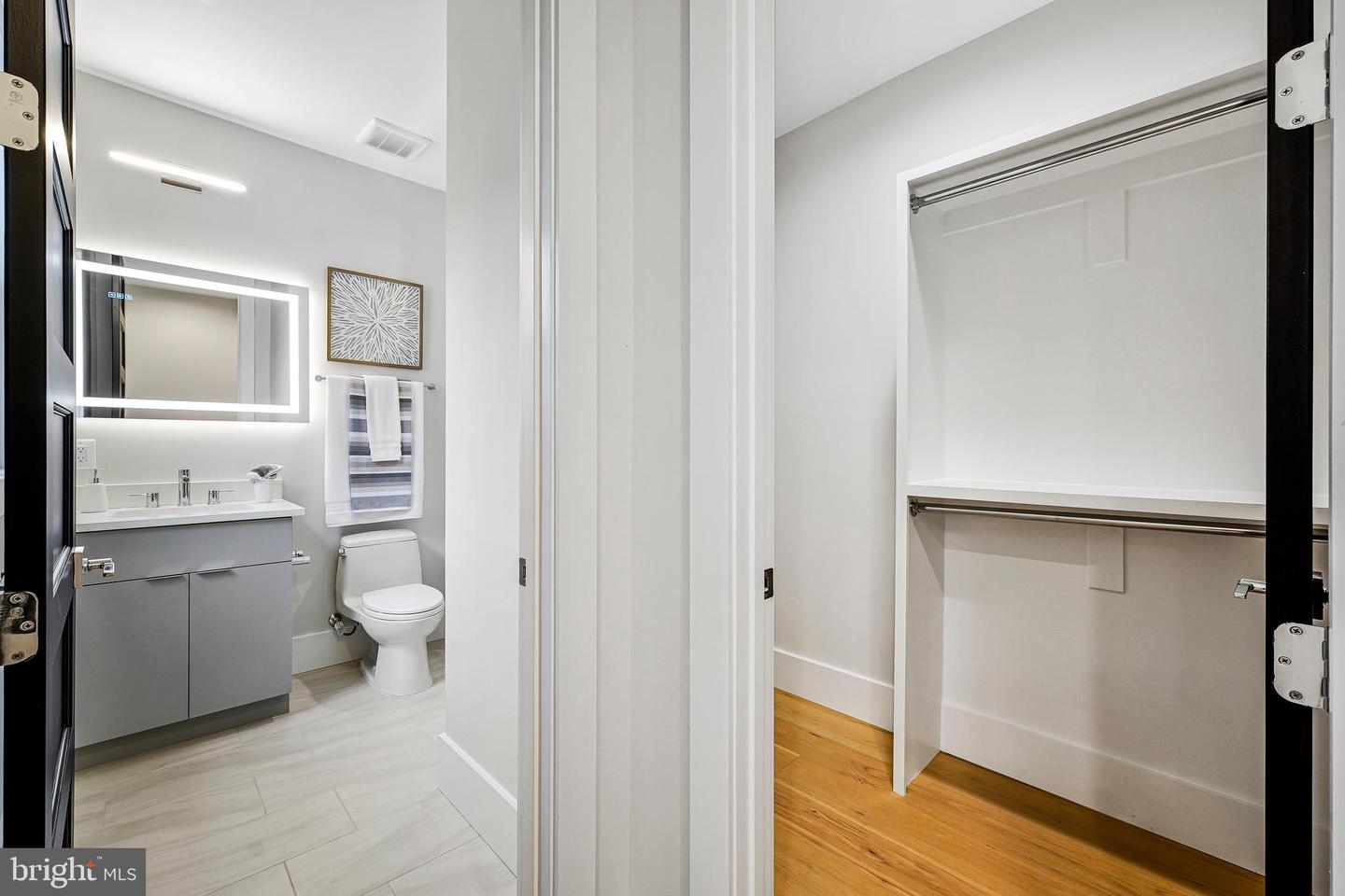 11410 WAPLES MILL RD, OAKTON, Virginia 22124, 5 Bedrooms Bedrooms, ,5 BathroomsBathrooms,Residential,For sale,11410 WAPLES MILL RD,VAFX2256968 MLS # VAFX2256968