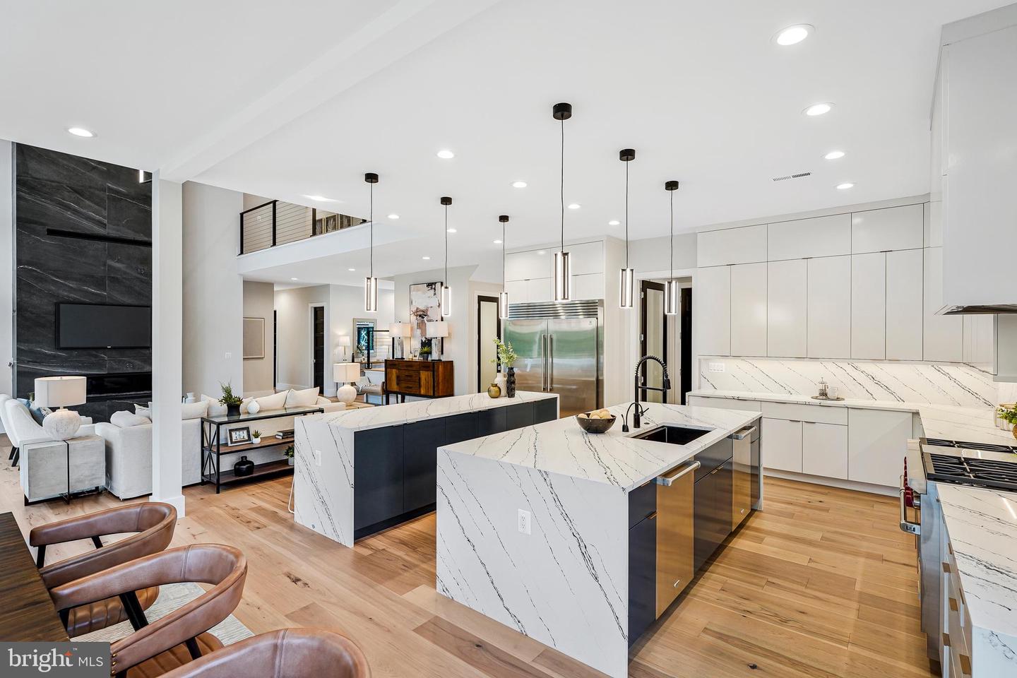 11410 WAPLES MILL RD, OAKTON, Virginia 22124, 5 Bedrooms Bedrooms, ,5 BathroomsBathrooms,Residential,For sale,11410 WAPLES MILL RD,VAFX2256968 MLS # VAFX2256968