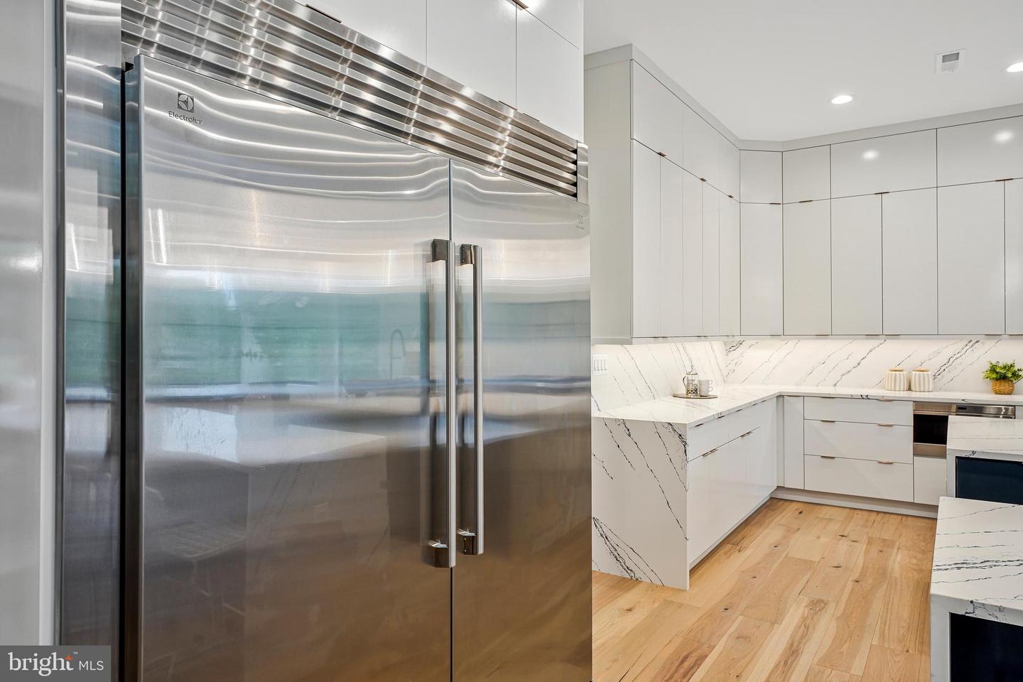 11410 WAPLES MILL RD, OAKTON, Virginia 22124, 5 Bedrooms Bedrooms, ,5 BathroomsBathrooms,Residential,For sale,11410 WAPLES MILL RD,VAFX2256968 MLS # VAFX2256968