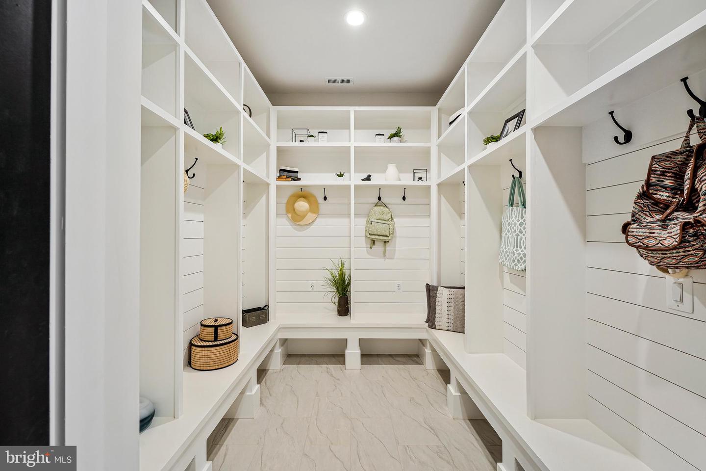 11410 WAPLES MILL RD, OAKTON, Virginia 22124, 5 Bedrooms Bedrooms, ,5 BathroomsBathrooms,Residential,For sale,11410 WAPLES MILL RD,VAFX2256968 MLS # VAFX2256968