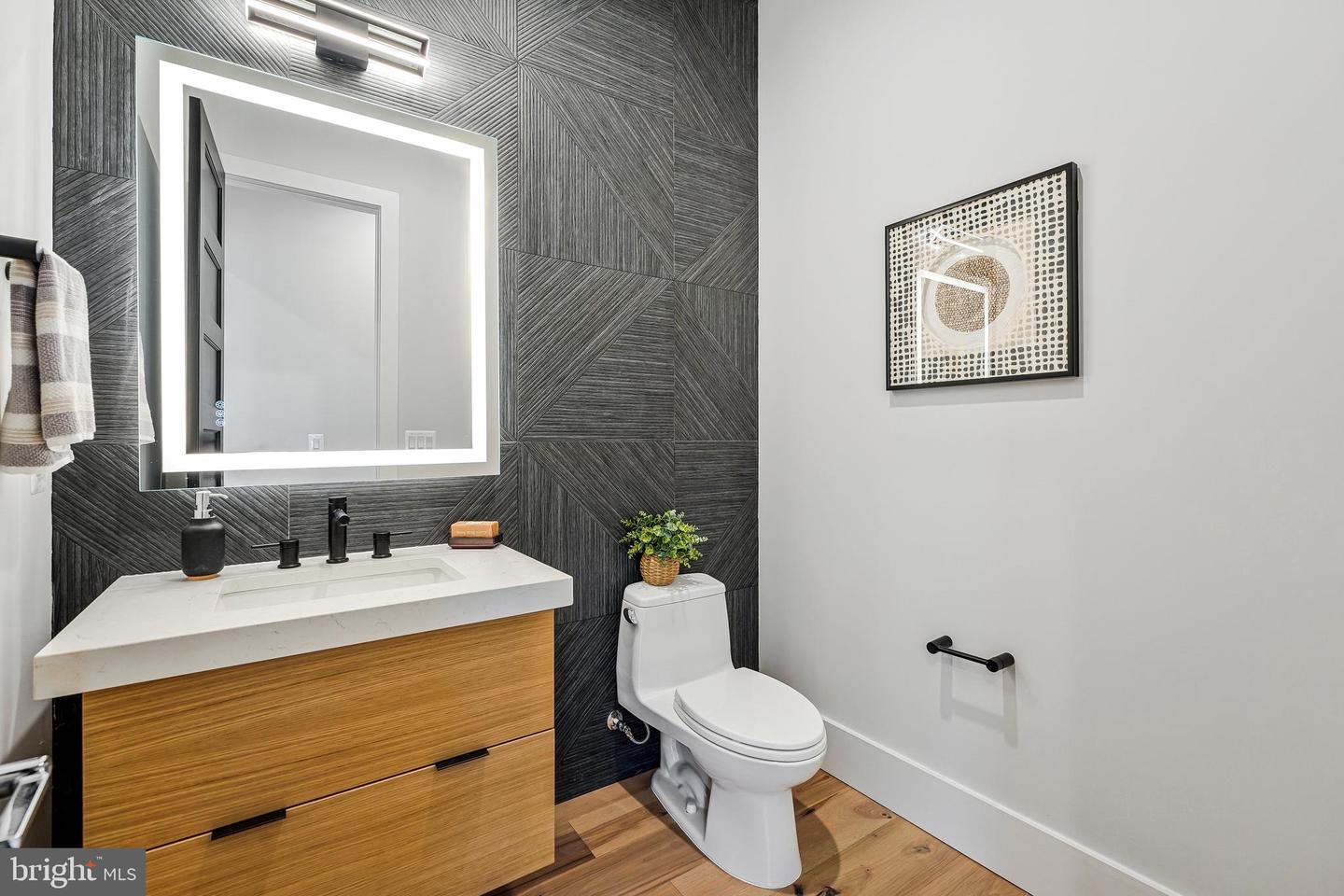 11410 WAPLES MILL RD, OAKTON, Virginia 22124, 5 Bedrooms Bedrooms, ,5 BathroomsBathrooms,Residential,For sale,11410 WAPLES MILL RD,VAFX2256968 MLS # VAFX2256968