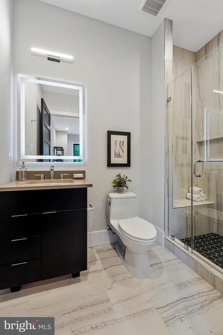 11410 WAPLES MILL RD, OAKTON, Virginia 22124, 5 Bedrooms Bedrooms, ,5 BathroomsBathrooms,Residential,For sale,11410 WAPLES MILL RD,VAFX2256968 MLS # VAFX2256968