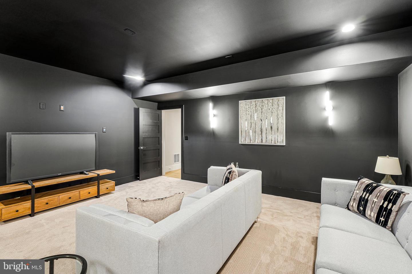 11410 WAPLES MILL RD, OAKTON, Virginia 22124, 5 Bedrooms Bedrooms, ,5 BathroomsBathrooms,Residential,For sale,11410 WAPLES MILL RD,VAFX2256968 MLS # VAFX2256968