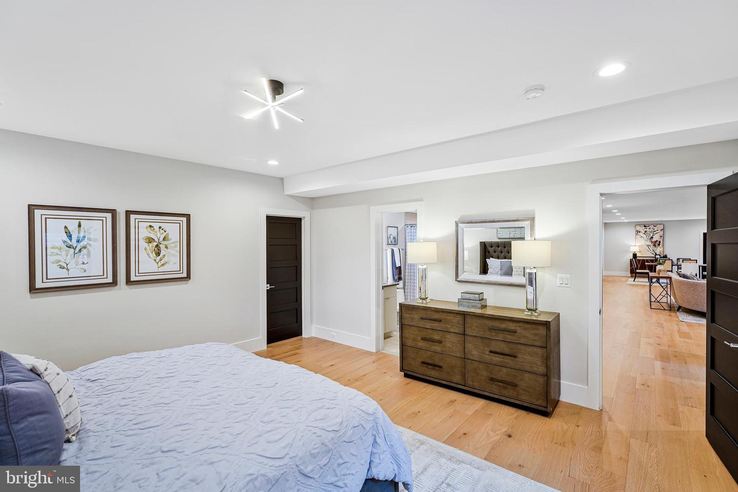 11410 WAPLES MILL RD, OAKTON, Virginia 22124, 5 Bedrooms Bedrooms, ,5 BathroomsBathrooms,Residential,For sale,11410 WAPLES MILL RD,VAFX2256968 MLS # VAFX2256968