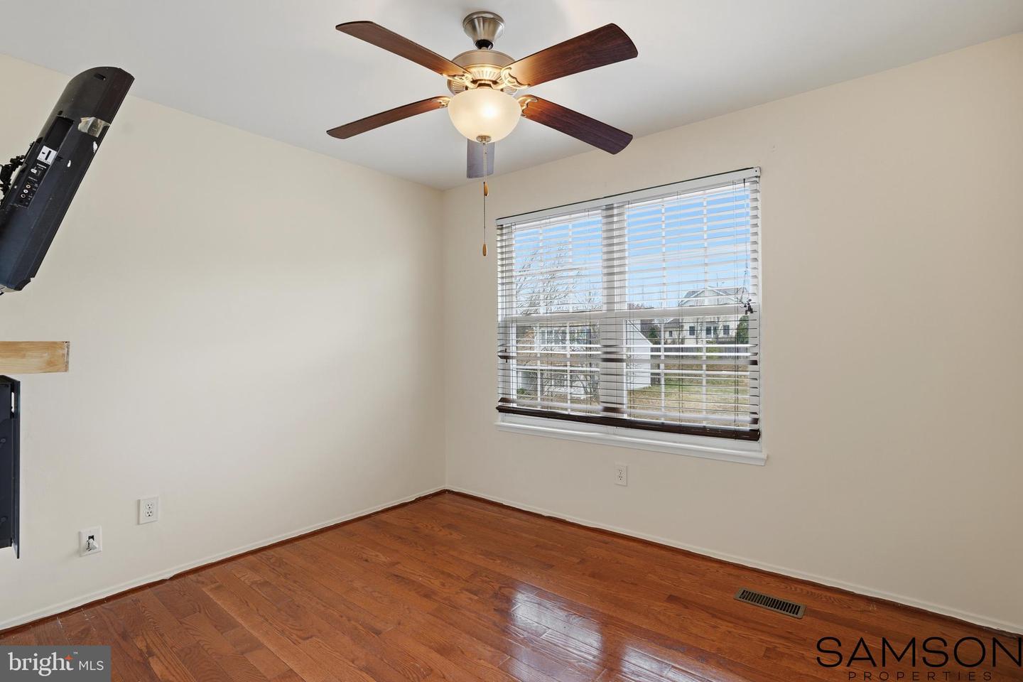 13505 COATES LN, HERNDON, Virginia 20171, 3 Bedrooms Bedrooms, ,2 BathroomsBathrooms,Residential,For sale,13505 COATES LN,VAFX2280298 MLS # VAFX2280298