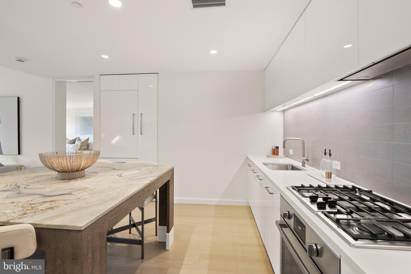 1111 24TH ST NW #27, WASHINGTON, District Of Columbia 20037, 2 Bedrooms Bedrooms, 4 Rooms Rooms,2 BathroomsBathrooms,Residential,For sale,1111 24TH ST NW #27,DCDC2238934 MLS # DCDC2238934