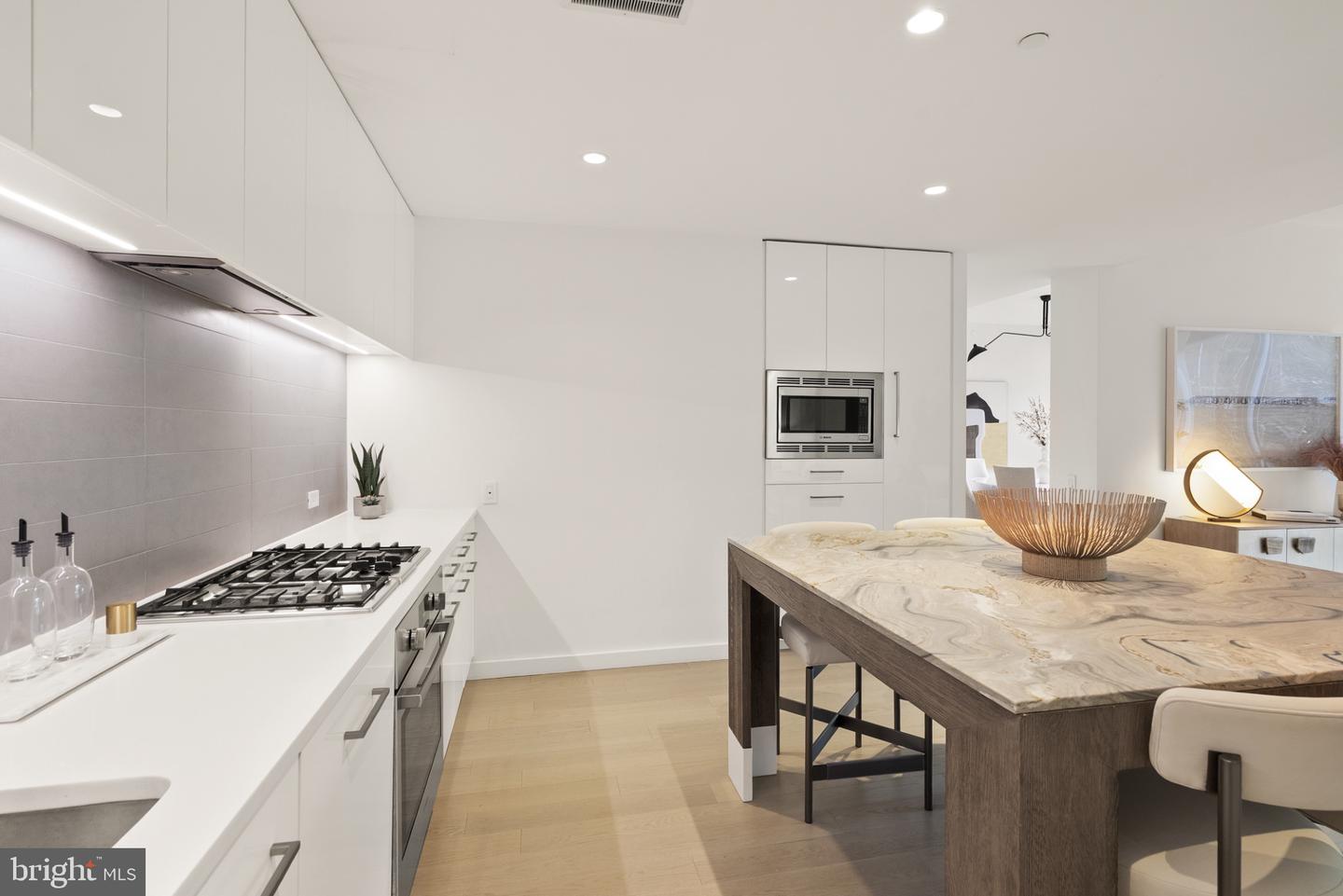 1111 24TH ST NW #27, WASHINGTON, District Of Columbia 20037, 2 Bedrooms Bedrooms, 4 Rooms Rooms,2 BathroomsBathrooms,Residential,For sale,1111 24TH ST NW #27,DCDC2238934 MLS # DCDC2238934