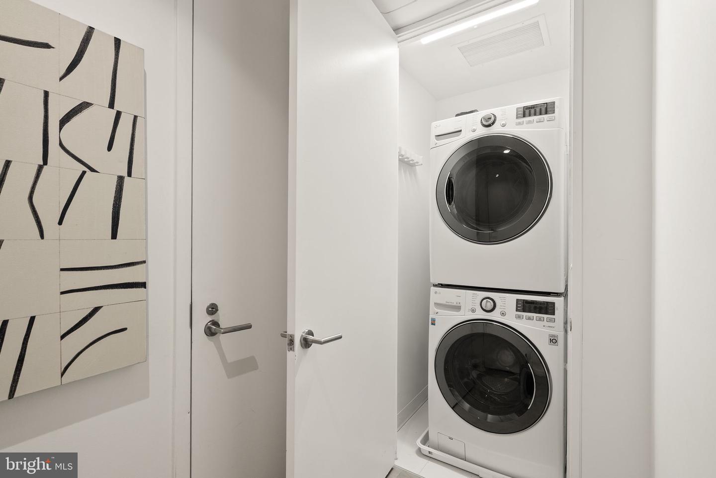 1111 24TH ST NW #27, WASHINGTON, District Of Columbia 20037, 2 Bedrooms Bedrooms, 4 Rooms Rooms,2 BathroomsBathrooms,Residential,For sale,1111 24TH ST NW #27,DCDC2238934 MLS # DCDC2238934