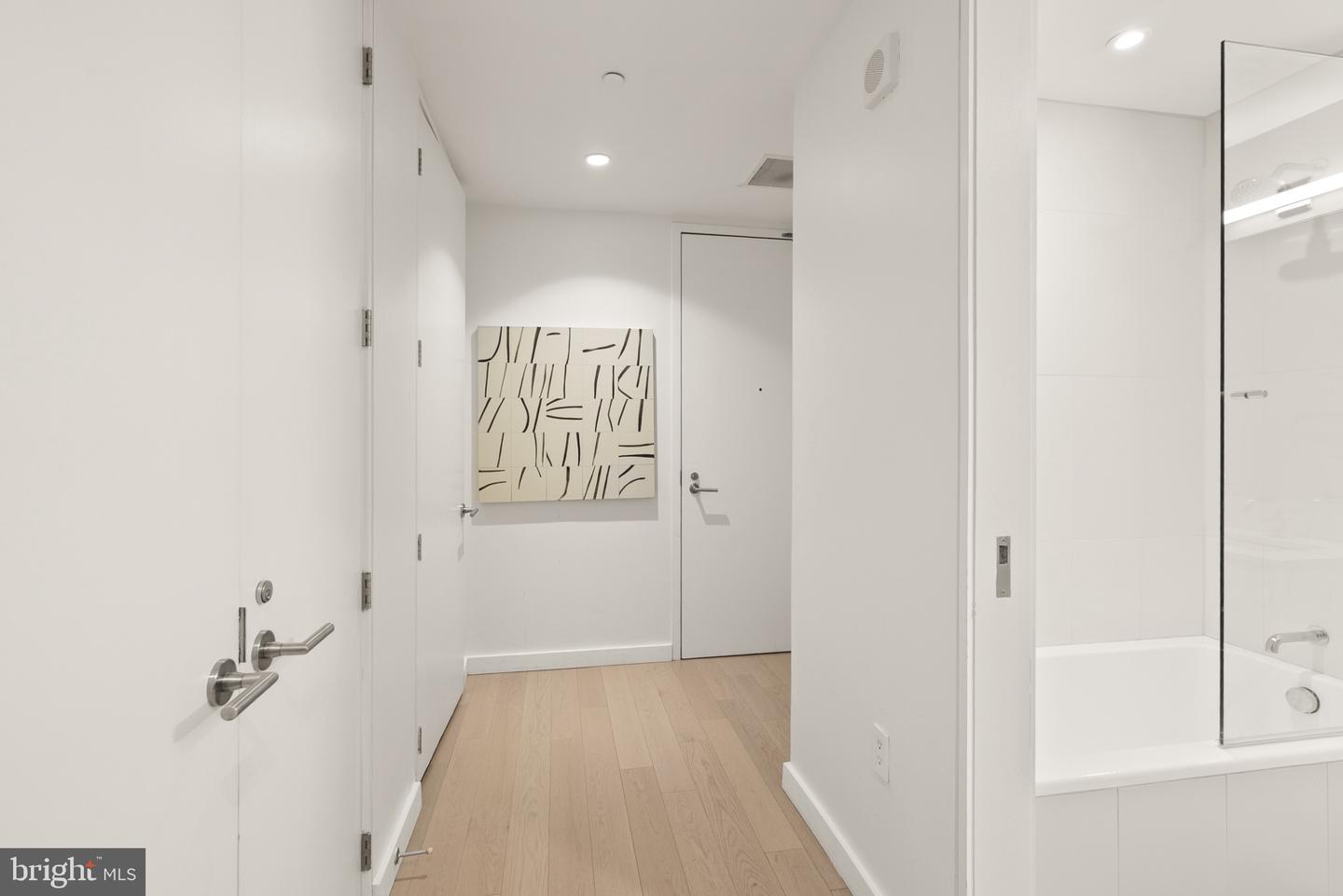 1111 24TH ST NW #27, WASHINGTON, District Of Columbia 20037, 2 Bedrooms Bedrooms, 4 Rooms Rooms,2 BathroomsBathrooms,Residential,For sale,1111 24TH ST NW #27,DCDC2238934 MLS # DCDC2238934