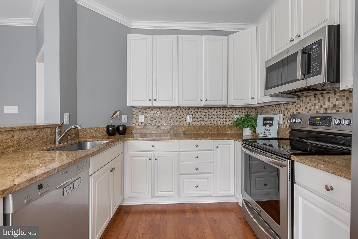 6602 THURLTON DR, ALEXANDRIA, Virginia 22315, 3 Bedrooms Bedrooms, 15 Rooms Rooms,3 BathroomsBathrooms,Residential,For sale,6602 THURLTON DR,VAFX2283810 MLS # VAFX2283810