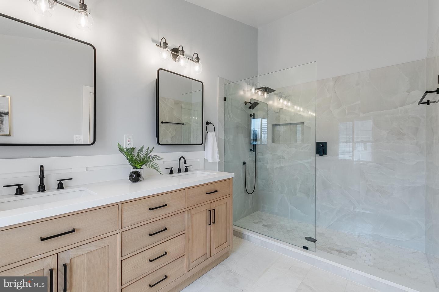 6602 THURLTON DR, ALEXANDRIA, Virginia 22315, 3 Bedrooms Bedrooms, 15 Rooms Rooms,3 BathroomsBathrooms,Residential,For sale,6602 THURLTON DR,VAFX2283810 MLS # VAFX2283810