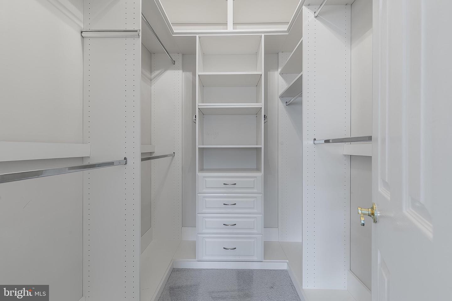 6602 THURLTON DR, ALEXANDRIA, Virginia 22315, 3 Bedrooms Bedrooms, 15 Rooms Rooms,3 BathroomsBathrooms,Residential,For sale,6602 THURLTON DR,VAFX2283810 MLS # VAFX2283810