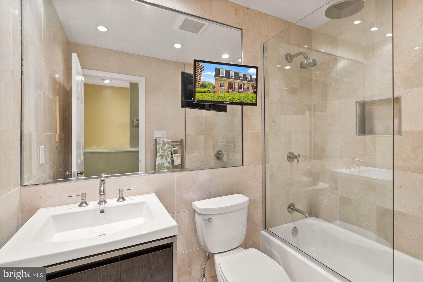 3267 SUTTON PL NW #C, WASHINGTON, District Of Columbia 20016, 2 Bedrooms Bedrooms, ,2 BathroomsBathrooms,Residential,For sale,3267 SUTTON PL NW #C,DCDC2239502 MLS # DCDC2239502 3267 SUTTON PL NW #C, WASHINGTON, District Of Columbia 20016, 2 Bedrooms Bedrooms, ,2 BathroomsBathrooms,Residential,For sale,3267 SUTTON PL NW #C,DCDC2239502 MLS # DCDC2239502