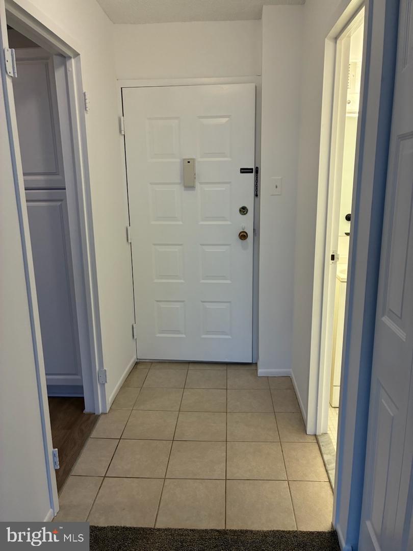 6800 FLEETWOOD RD #705, MCLEAN, Virginia 22101, 1 Bedroom Bedrooms, 3 Rooms Rooms,1 BathroomBathrooms,Residential,For sale,6800 FLEETWOOD RD #705,VAFX2283942 MLS # VAFX2283942 6800 FLEETWOOD RD #705, MCLEAN, Virginia 22101, 1 Bedroom Bedrooms, 3 Rooms Rooms,1 BathroomBathrooms,Residential,For sale,6800 FLEETWOOD RD #705,VAFX2283942 MLS # VAFX2283942