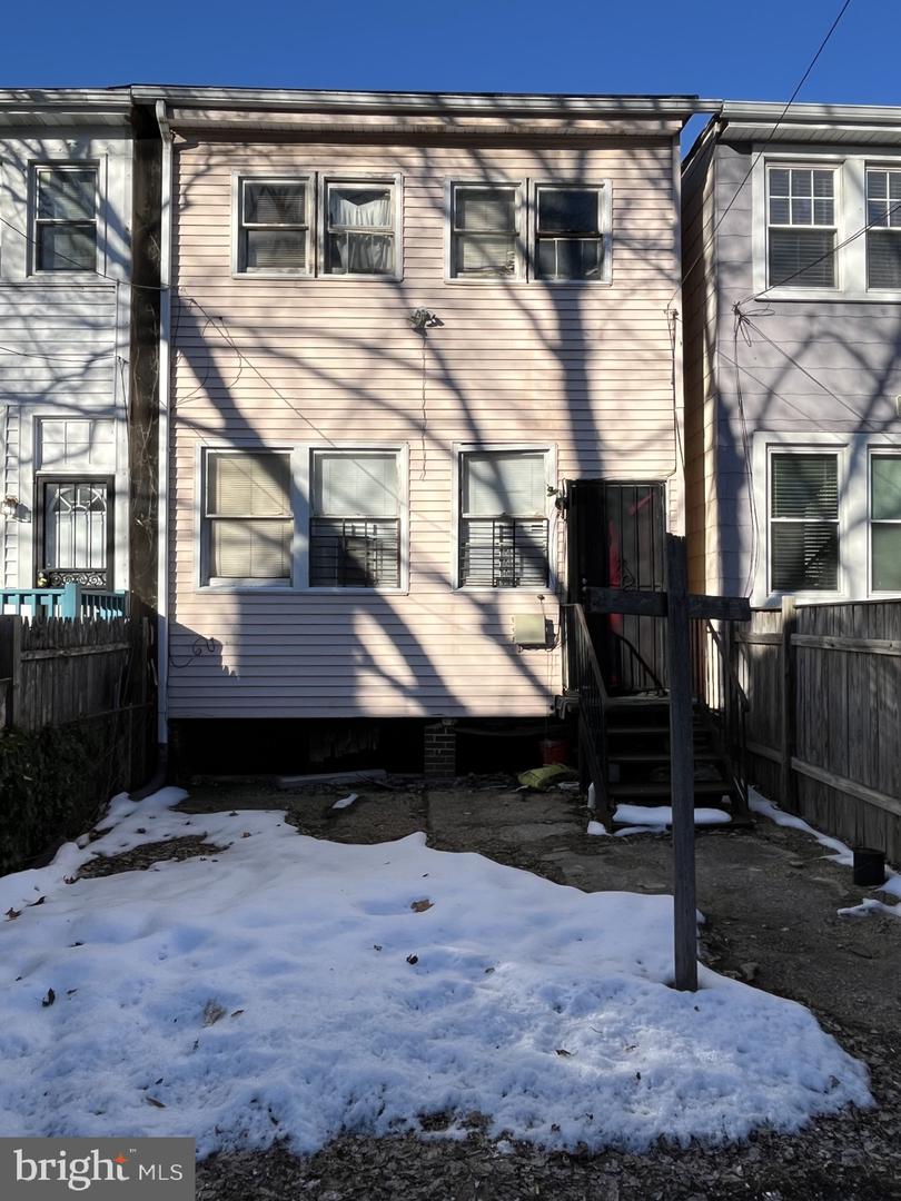 1813 M ST NE, WASHINGTON, District Of Columbia 20002, 3 Bedrooms Bedrooms, ,1 BathroomBathrooms,Residential,For sale,1813 M ST NE,DCDC2191034 MLS # DCDC2191034