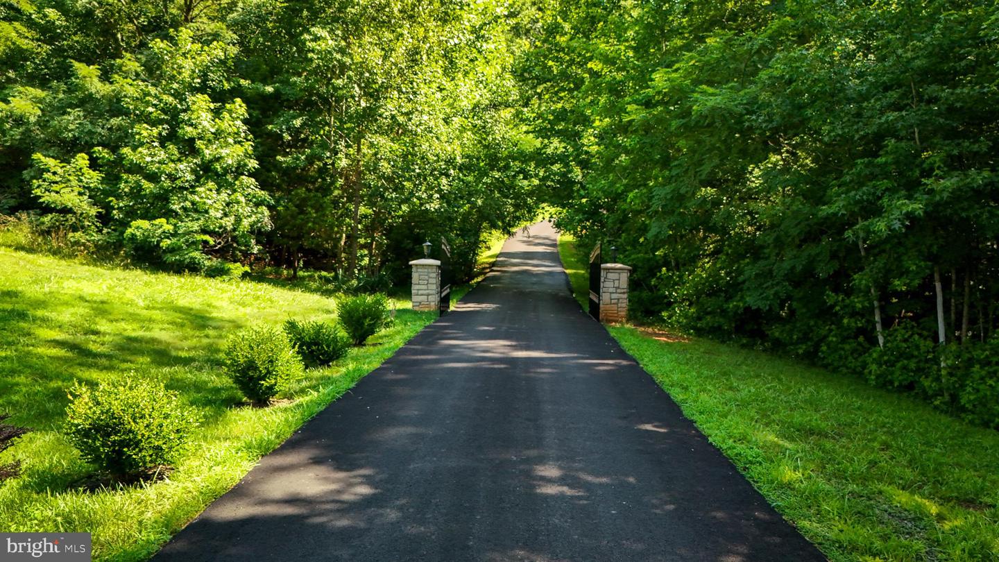 21 WENTWORTH DR, FREDERICKSBURG, Virginia 22406, 7 Bedrooms Bedrooms, ,5 BathroomsBathrooms,Residential,For sale,21 WENTWORTH DR,VAST2040450 MLS # VAST2040450