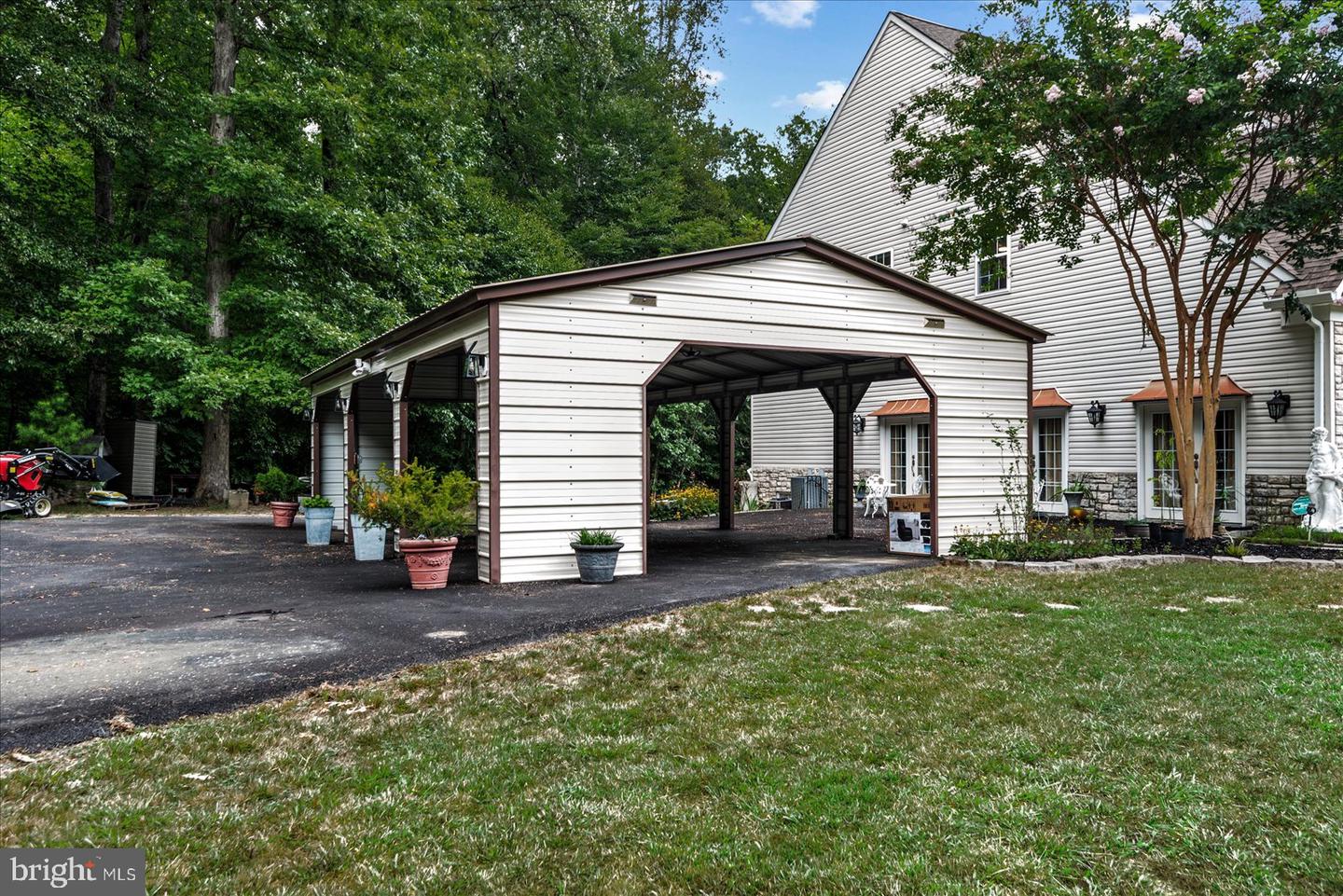 21 WENTWORTH DR, FREDERICKSBURG, Virginia 22406, 7 Bedrooms Bedrooms, ,5 BathroomsBathrooms,Residential,For sale,21 WENTWORTH DR,VAST2040450 MLS # VAST2040450