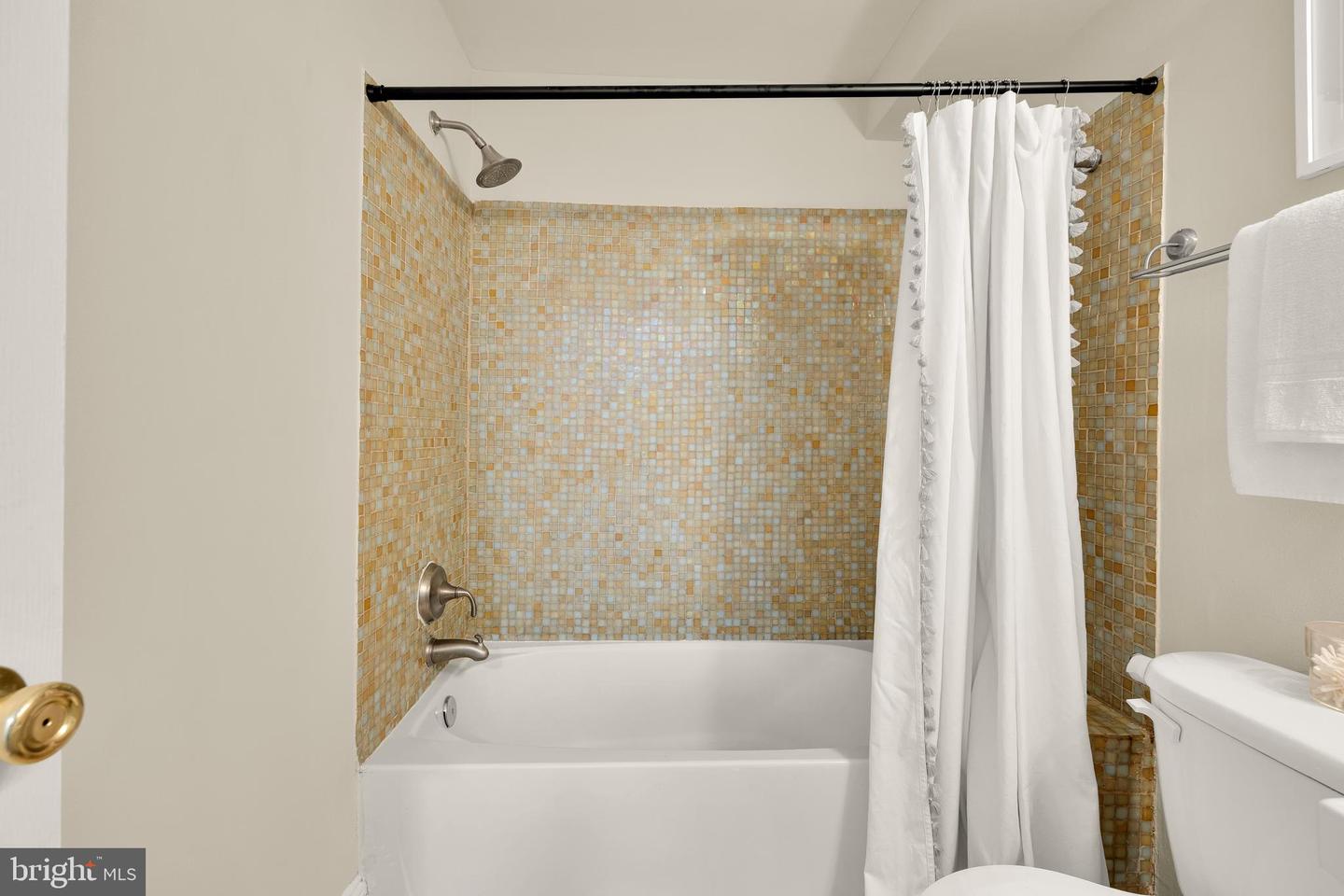 1458 FAIRMONT ST NW #4, WASHINGTON, District Of Columbia 20009, 2 Bedrooms Bedrooms, ,1 BathroomBathrooms,Residential,For sale,1458 FAIRMONT ST NW #4,DCDC2209730 MLS # DCDC2209730