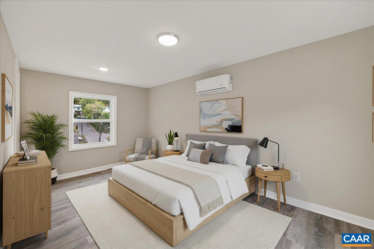 1003 W JOHNSON ST, STAUNTON, Virginia 24401, 2 Bedrooms Bedrooms, ,2 BathroomsBathrooms,Residential,For sale,1003 W JOHNSON ST,669302 MLS # 669302