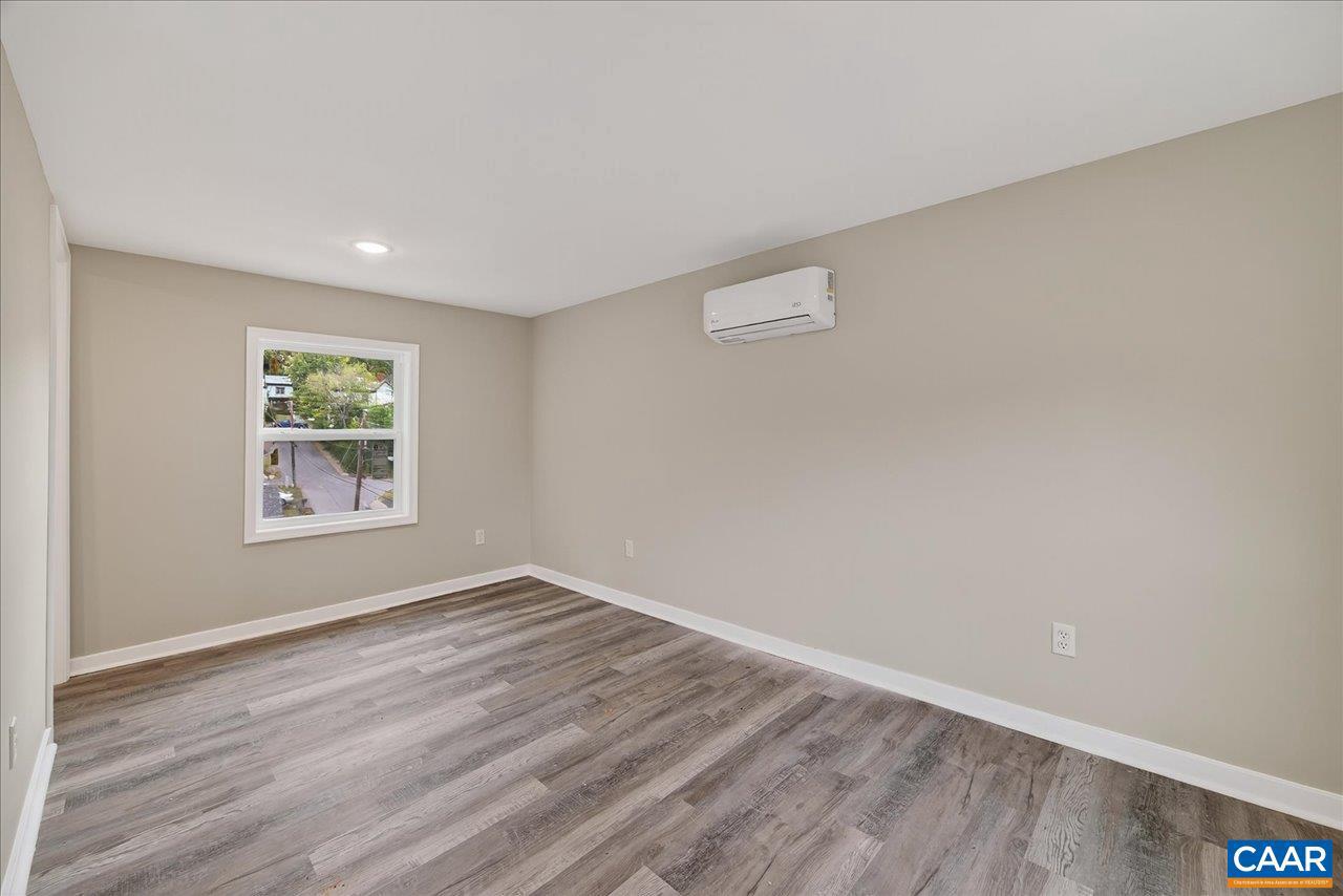 1003 W JOHNSON ST, STAUNTON, Virginia 24401, 2 Bedrooms Bedrooms, ,2 BathroomsBathrooms,Residential,For sale,1003 W JOHNSON ST,669302 MLS # 669302