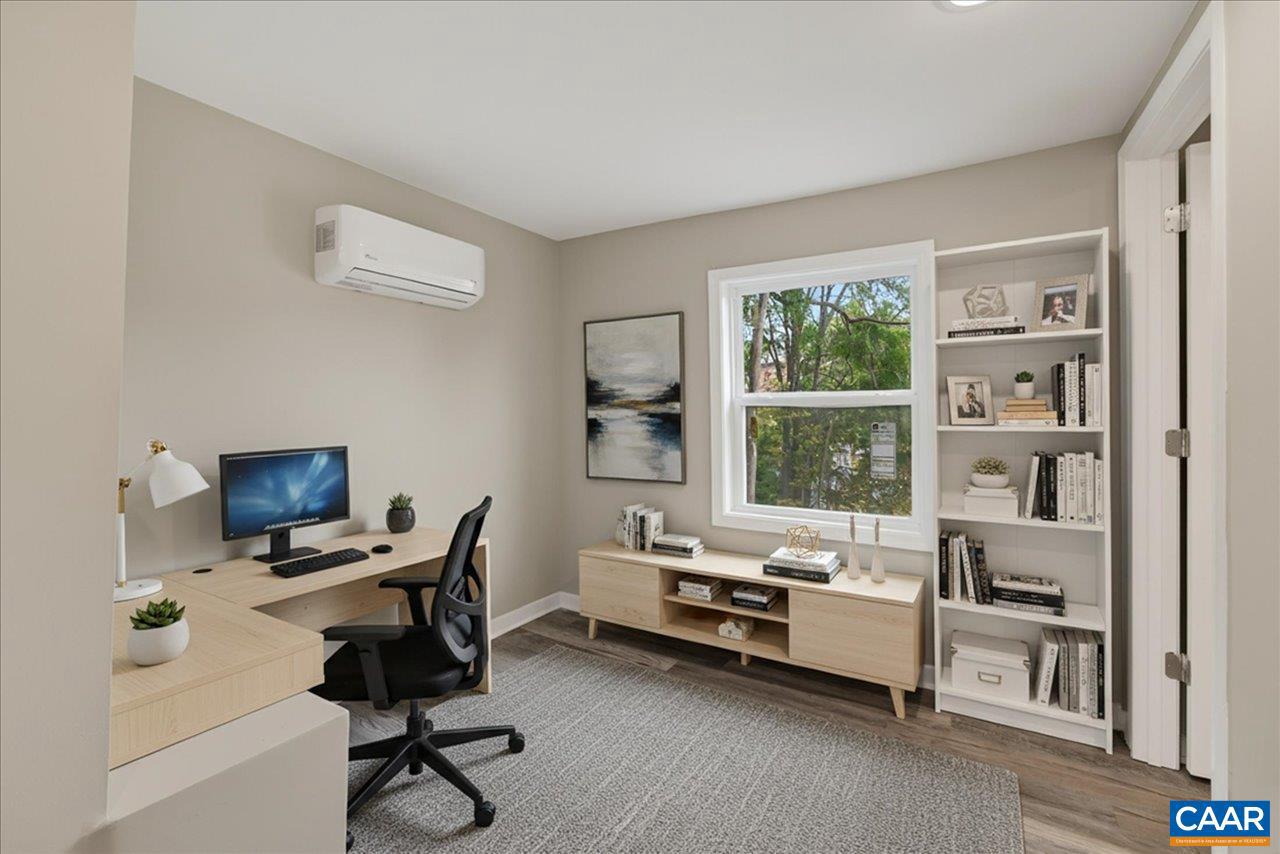 1003 W JOHNSON ST, STAUNTON, Virginia 24401, 2 Bedrooms Bedrooms, ,2 BathroomsBathrooms,Residential,For sale,1003 W JOHNSON ST,669302 MLS # 669302