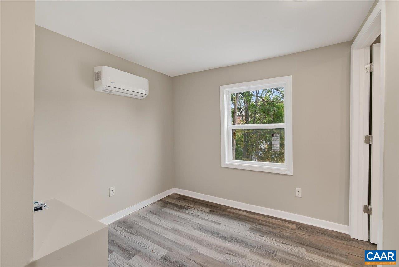 1003 W JOHNSON ST, STAUNTON, Virginia 24401, 2 Bedrooms Bedrooms, ,2 BathroomsBathrooms,Residential,For sale,1003 W JOHNSON ST,669302 MLS # 669302