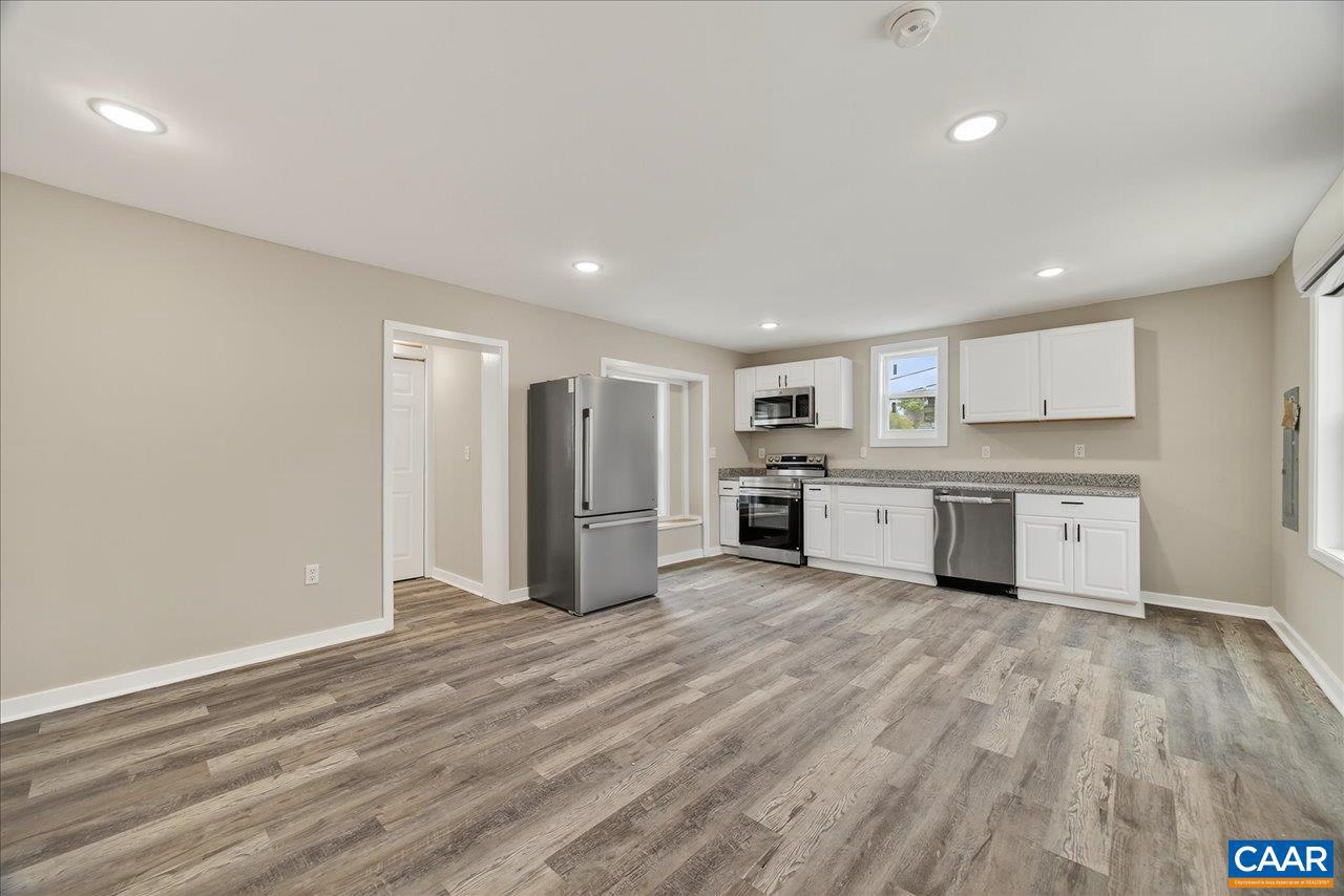 1003 W JOHNSON ST, STAUNTON, Virginia 24401, 2 Bedrooms Bedrooms, ,2 BathroomsBathrooms,Residential,For sale,1003 W JOHNSON ST,669302 MLS # 669302