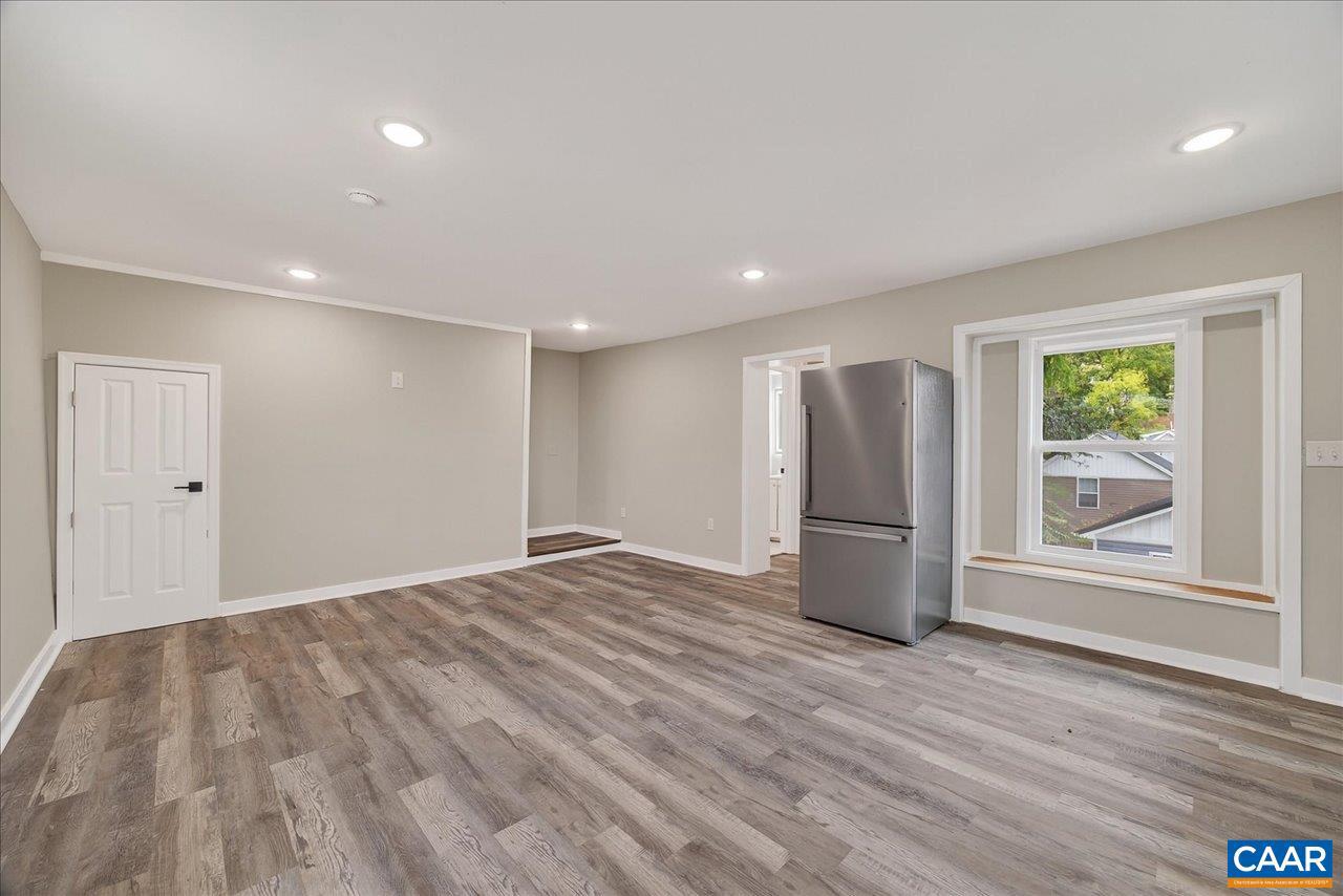 1003 W JOHNSON ST, STAUNTON, Virginia 24401, 2 Bedrooms Bedrooms, ,2 BathroomsBathrooms,Residential,For sale,1003 W JOHNSON ST,669302 MLS # 669302