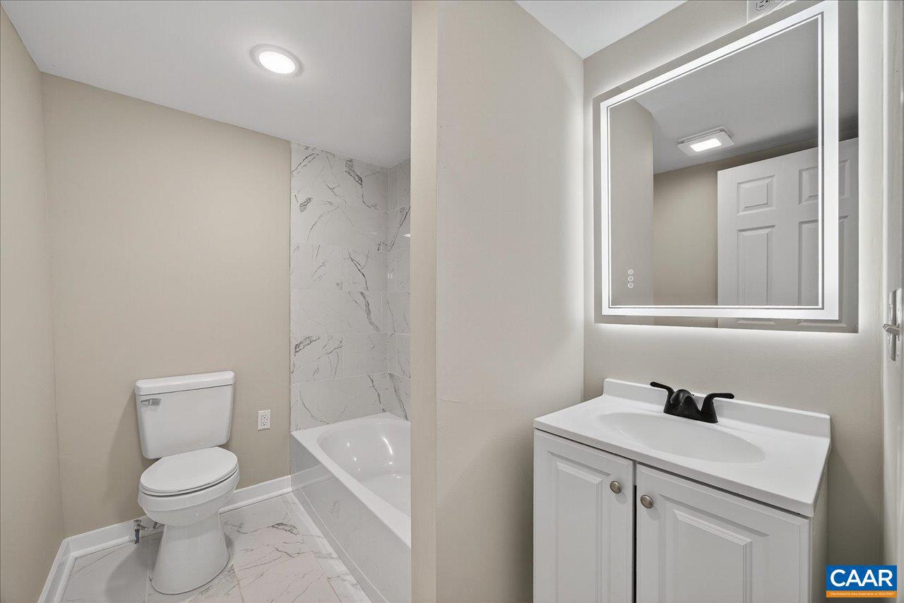 1003 W JOHNSON ST, STAUNTON, Virginia 24401, 2 Bedrooms Bedrooms, ,2 BathroomsBathrooms,Residential,For sale,1003 W JOHNSON ST,669302 MLS # 669302