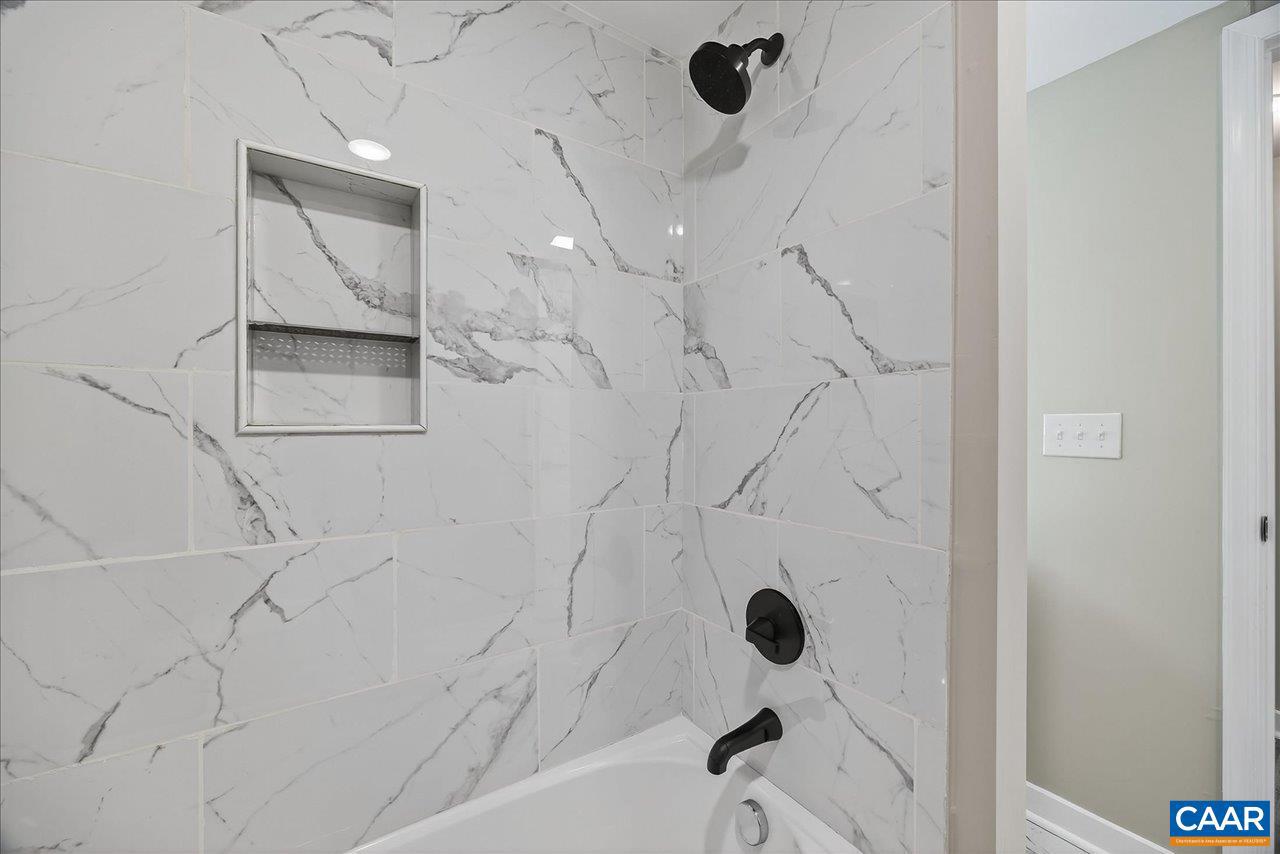 1003 W JOHNSON ST, STAUNTON, Virginia 24401, 2 Bedrooms Bedrooms, ,2 BathroomsBathrooms,Residential,For sale,1003 W JOHNSON ST,669302 MLS # 669302