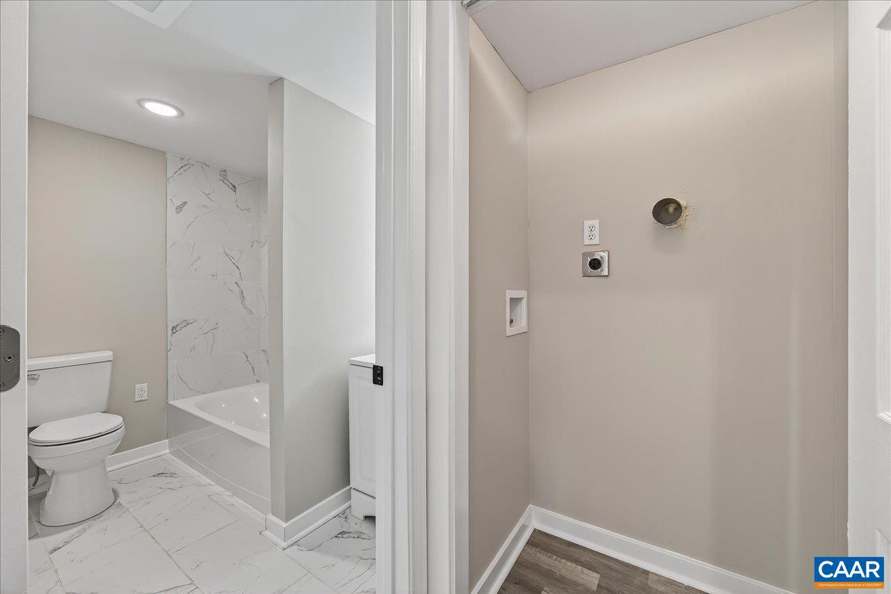 1003 W JOHNSON ST, STAUNTON, Virginia 24401, 2 Bedrooms Bedrooms, ,2 BathroomsBathrooms,Residential,For sale,1003 W JOHNSON ST,669302 MLS # 669302